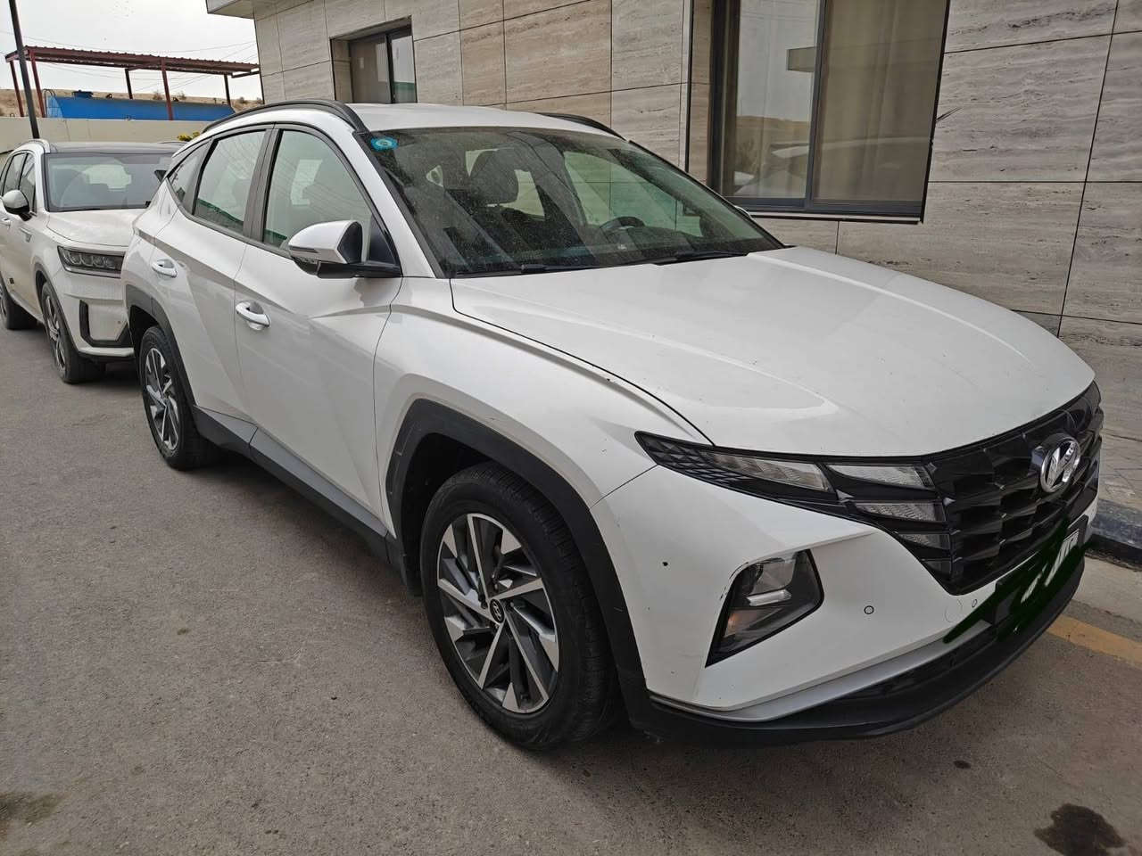 🚗 للبيع — هيونداي توسان 2021
السلام عليكم 
توسان 2021 اللون ابيض وارد خليجي رقم بغداد محرك 2000
مكانها بغداد
السياره صيانه وتبديل دهن والفحص الشامل كله بالشركة ..شركة الاولى موتور

والسونار حديث موجود بالصور 
مع هزة جديدة بتاريخ 6-6-2026 ورقم جديد وسنوية تنتهي 2031

المواصفات 
بصمه.. شاشه كاميرا 
تحكم ستيرن جهتين 
ثلاثه انظمه قياده 
مثبت سرعه
اشاير مري
شاحن و USP  
حساسات امامي خلفي
مانع انزلاق 
لد امامي
اوتو هولد
تبريد قطعتين
هاند بريك دكمه
كرسي سائق كهرباء
بردات بلادي خلفي
ماشية 96 الف
السعر 184 وبيها مجال
التواصل واتساب
***********
