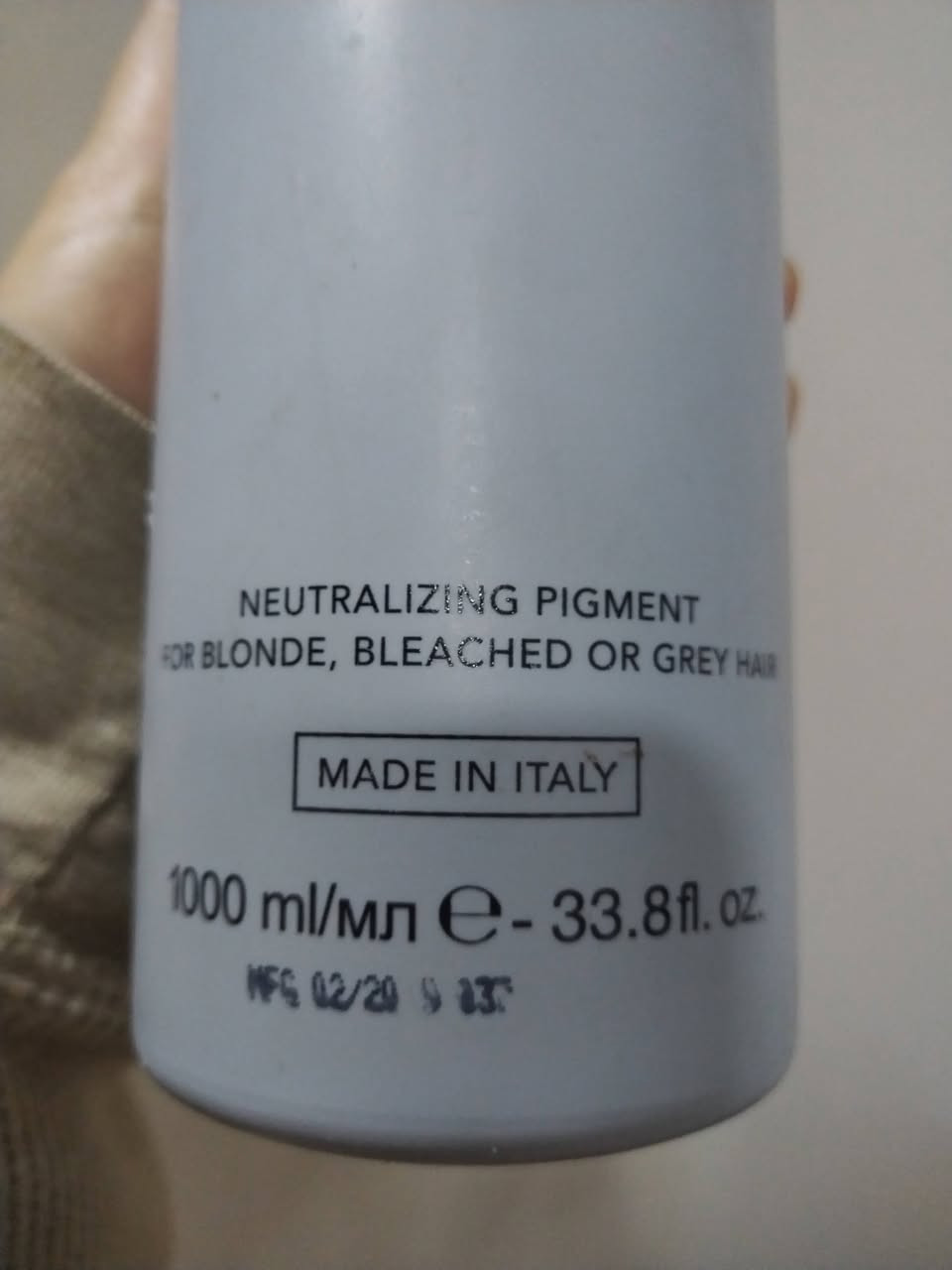 السلام عليكم
للبيع
عندي هذا شامبو سلڤر ايطالي درجة اولى 
مستخدم منه كمية قليلة 
و11 لون ماركة JF وياهن الكتالوج
سعر مناسب جدا
***********
