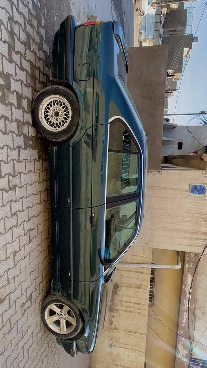 السلام عليكم من رخصة الادمن بي ام 525 اصل وفصل سنوية وبليتةموديل 1993 فول مواصفات مكينة 25 مسكر عدل بجم عريض فتحة سلايد كشنات جلد كشنات كهربائي كير اوتو دركة ام ويالة هامان 17 تو سايز دعامية امامية ام سبايدر ام مري منفصل شادلها كزوز hks ابو البوابة وشادلها شاشة وكامرة السيارة بيها نقوصات بسيطة رقم بغداد بأسمي مشروع وطني ثاني يوم احولك وين ميعجبك ترايك المكينة والكير خير من الله عليها غرامة 100 فقط تنزل من السعر عارضها ب72 وبيها مجال وترهم مراوس حسب القناعة العنوان بغداد الجديدة الهاتف ***********
