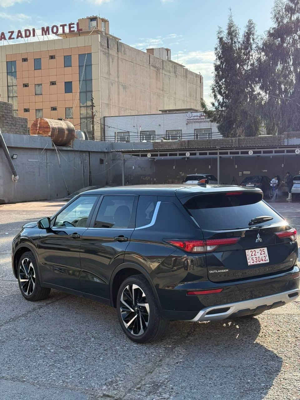 السلام عليكم 
للبيع فقط 
ميتسوبيشي اوتلاندر 2024

ماشيه 26 ميل
محرك 2500 / 4 سلند

مواصفات (se) لون اسود 
كشن هيتر تبريد تدفىة كشن كهربائي ويل كروم كاميره 360 درجة صندوك شفت سيارة فول بس بدون فتح بدون دبل
سيارة (2) قطعة ونص صبغ بدون دواخل شاصي بدنه شرط ترقيم شرط سونار رقم شاصي موجود
تترقم شمالي (دهوك) باقي (40) يوم للرقم 

سعر(184) 
رقم هاتف  *********** واتساب 
مكان السيارة (عقرة) أربيل, العراق
