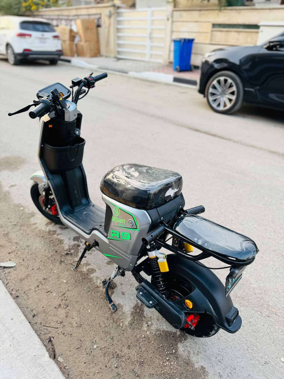 دراجه شحن نوع R9 مديل 2025 لون رصاصي بطاريات حجم 32 دراجه نضيفه مابيها شي سعر 350 وبيها مجال اي شي تواصل خاص👇
‭0772 187 8865‬
