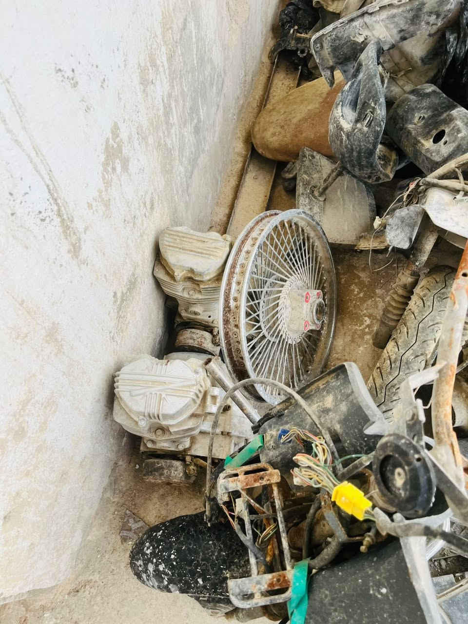 السلام عليكم
عندي اثنين مكاين ناما وشواصي دراجات فراشه ويوماها وبيهن دراجه شغاله بس ناقصها ترتيب وغراض دراجات هواي وغراض تصليح
اريد ابيع شلعه وحده 
السعر 275 
للأستفسار
***********
