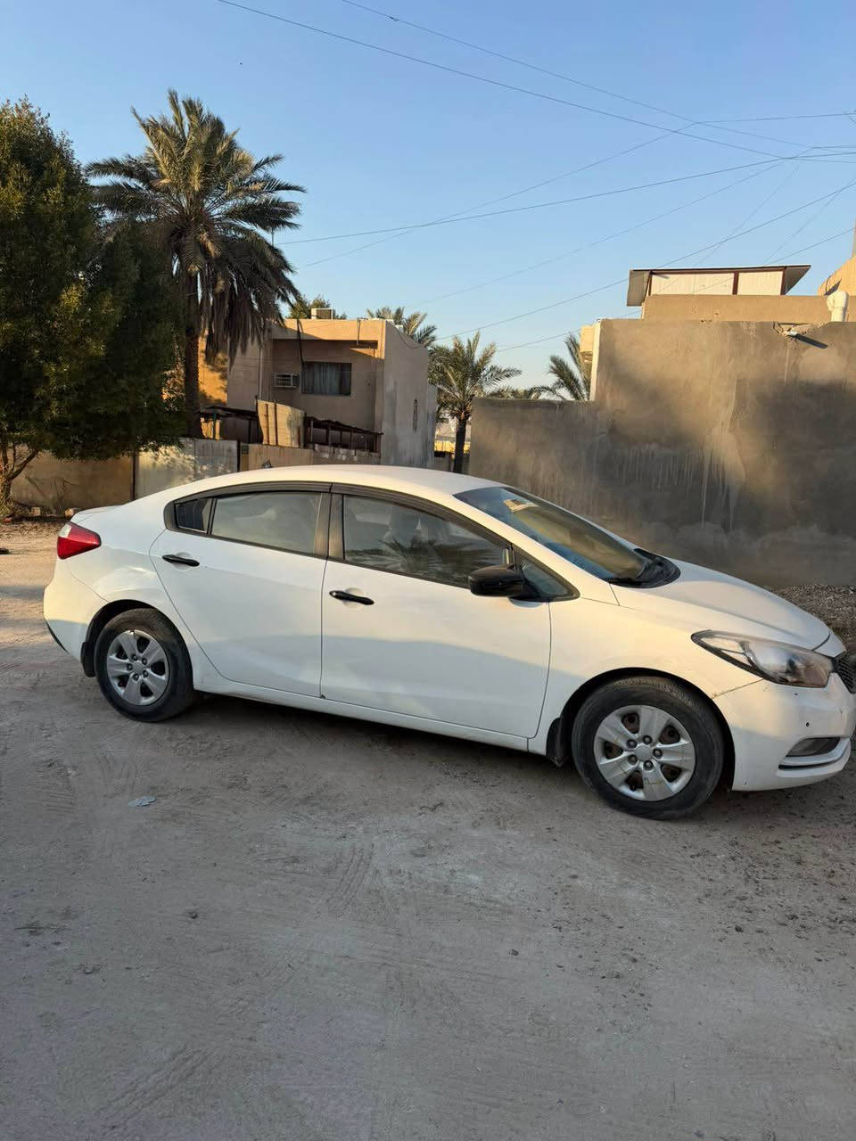 سلام عليكم
عندي كيه سيرات للبيع 
موديل ١٤ 
رقم بغداد مشروع وطني 
السياره ماشيه ١٢٩ الف كيلو 
كير ومكيه ممفتوحات شرط الفحص 
بيه باب السايق مصبوغه + شبر جاملغ امامي عكس السايق محدده بالصوره
السياره عليها ادامه لمنظومة التبريد
فريز جديد + غاز اصلي وتبريدها ثلج
السياره مابيه نواقص جاهزه
 ما عده الصدر الخلفي 
السعر ١٠٥ وبيه مجال 
باقي التفاصيل اتصل ع رقم ***********
او ادخل خاص بغداد, العراق
