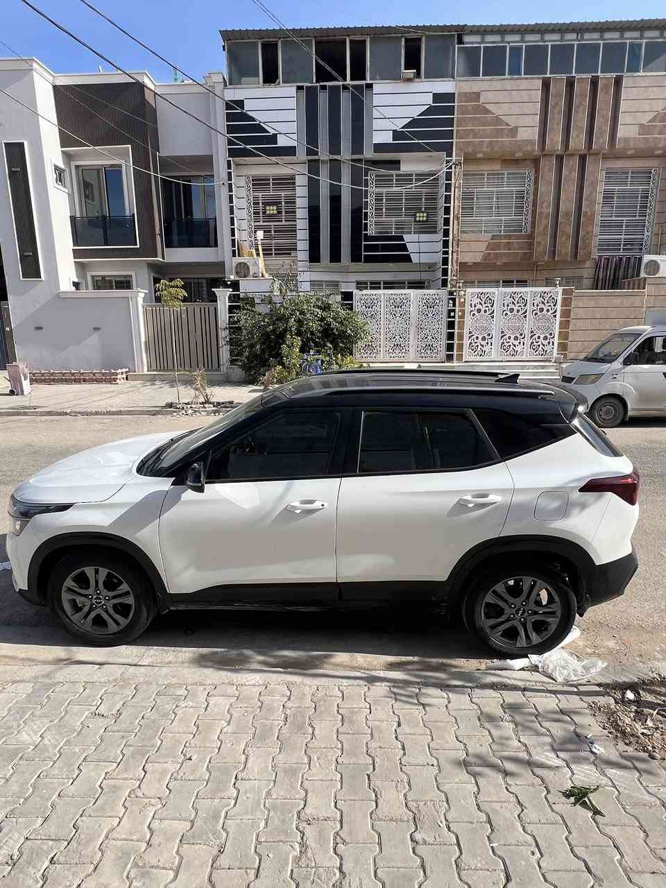 كيا سيتلوس. مديل 2022 خليجي محرك  (1600)  دوش مو وارد صيني سيارة كفالة فقط باب صبغ ماشيه 40 الف السعر ( 166) بيه مجال بسيط
رقم مبايل ***********
