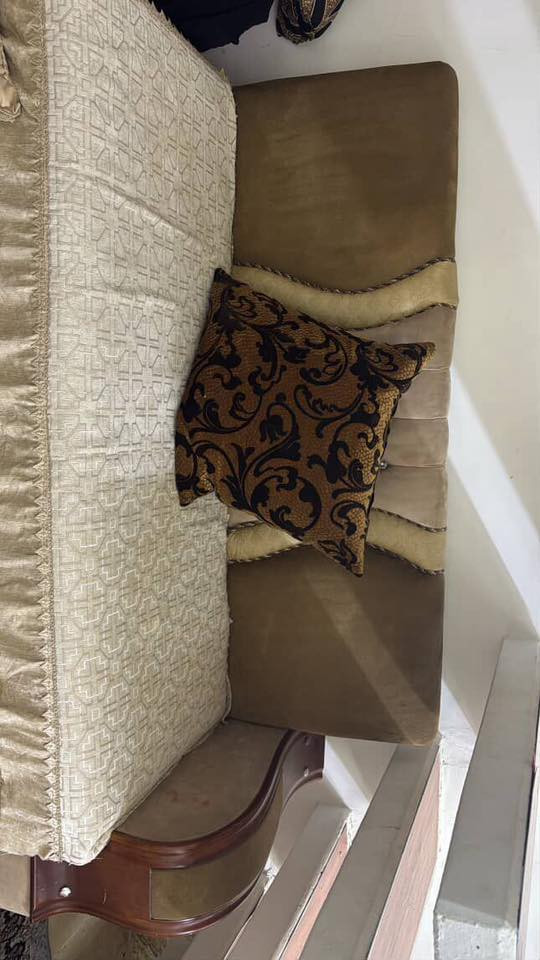 تخم خشب عمل يدوي ثقيل 10 متر  18 مقعد  رايدي ب300 وبي مجال للتواصل واتساب***********
