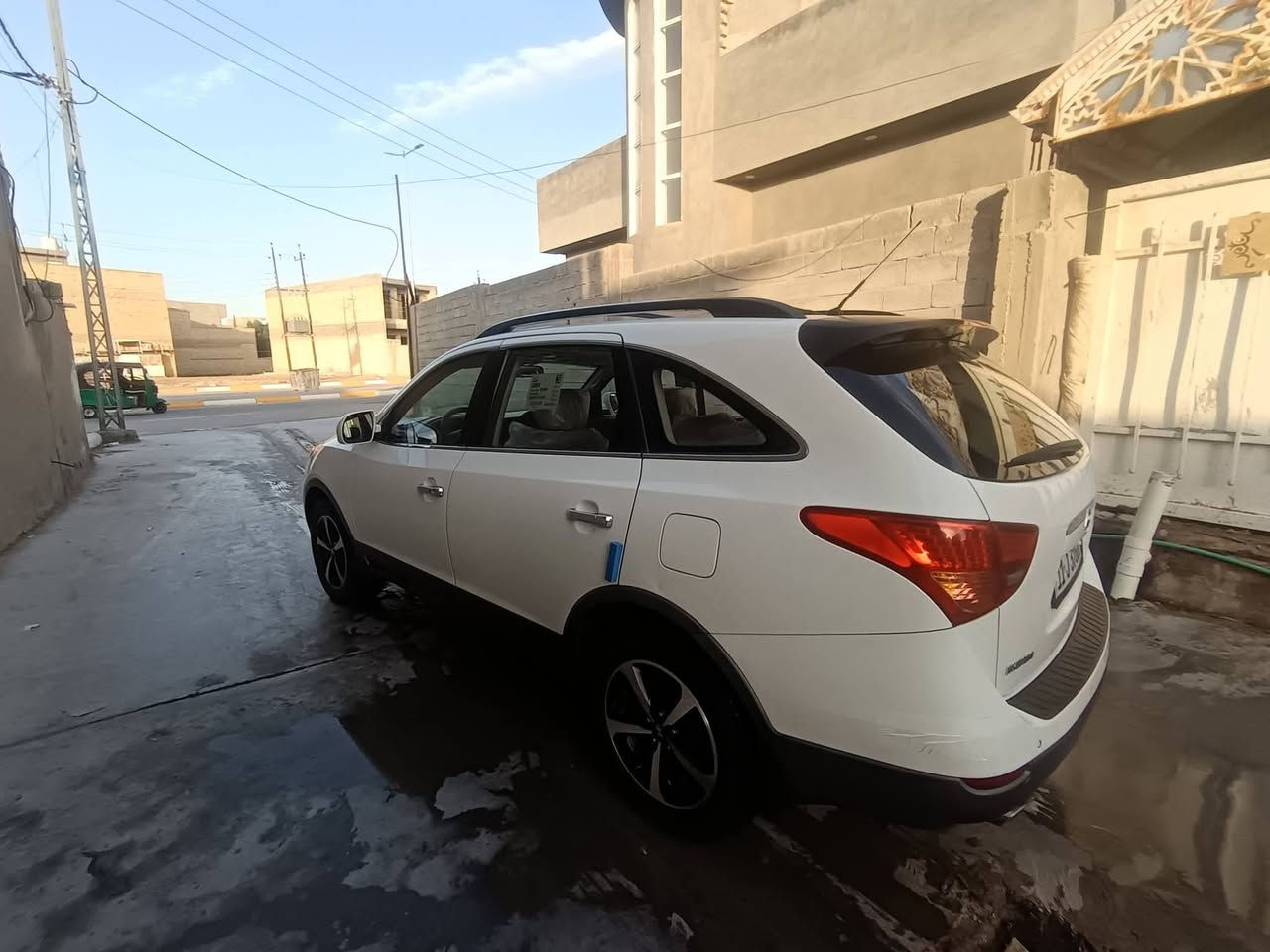 هونداي فيركروز 2009  خليجي مكفوله كفاله عامه حت دعاميات
فور ويل درايف 
المواصفات كالاتي
رقم بغداد  باسمي هزه سنويه كله جديد 
بصمة تشغيل  ابواب
سلايد روف 
ستيرن تحكم كهرباء
كشن السائق تحكم كهرباء ذاكرة وضعيتين 
كشنات عدد ٧
تبريد بيانو عدد اربع قطع مع تحكم منفصل 
مرايات جانبية تحكم وشفط كهرباء مع ضوء ترحيب واشاير وقلاب عند الرجوع للخلف 
بك لايت لد
يدات نيكل خارجية
محرك 3800 دبل كير عادي واوتماتيك فور ويل ( المحرك والكير والصدر  والتبريد مكفول ) 
مرايا عاكسة للضوء اوتو دم 
شاشة وكاميرا  خلفيه 
تخم تاير جديد قبل كم شهر مشدود 
جاهزة بدون نقص 
مكان السيارة: واسط / السعر ١٣٧ بيه مجال قليل النعمانيه/ للاستفسار الاتصال  ***********
