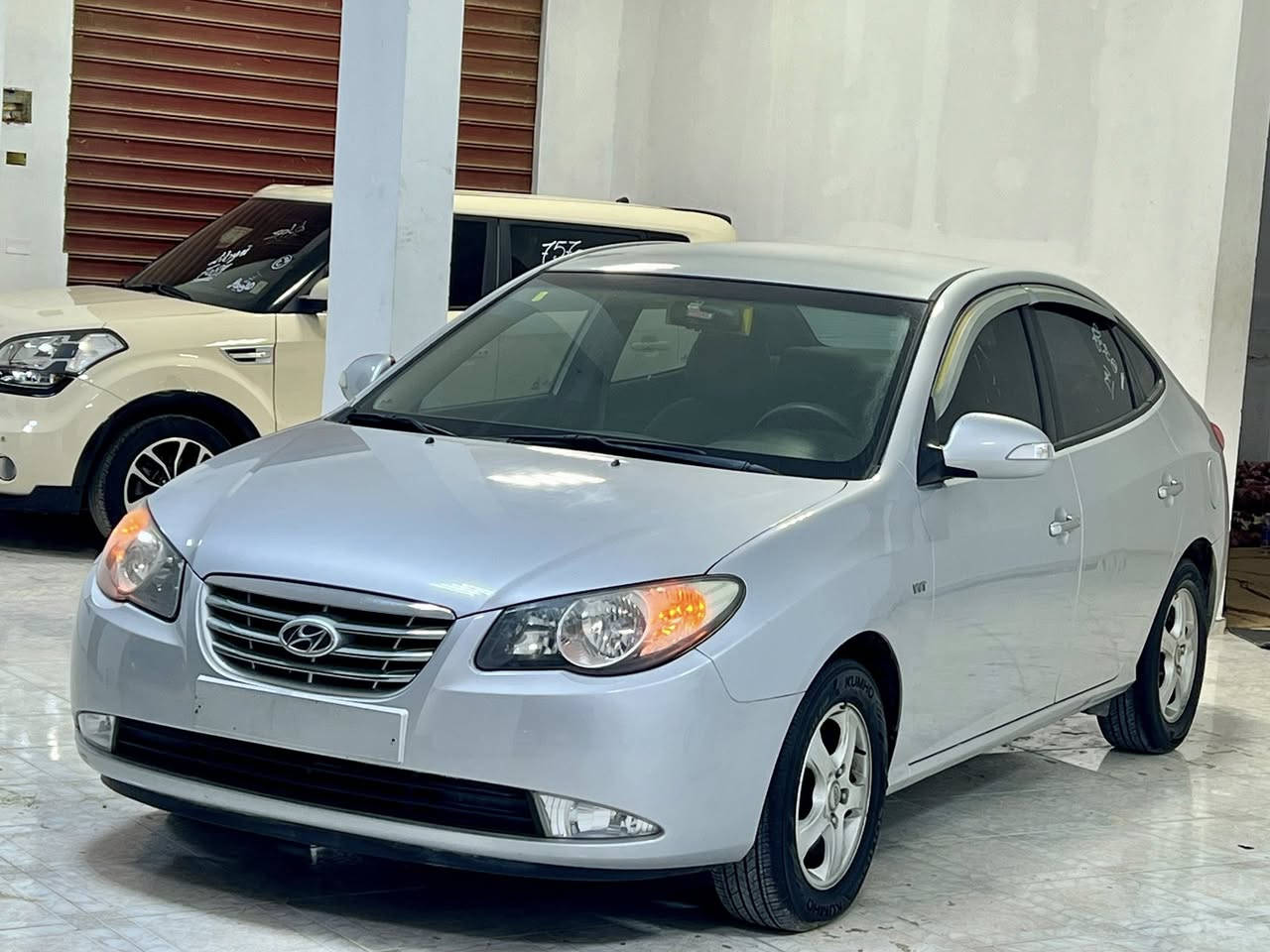 الهم بارك لاقوة الا بالله 
🤍معرض الخال لبيع وشراء السيارت 🤍
#للبيع هونداي افانتي منفوخه  .2010  عيب لا ✔️✅️ 
الـنوع: HYUNDAI✔️✅
الفــئة : منفوخه✔️✅
اللـون : رصاصي 🤍✅
داخليه :ع  رصاصي✅
سعـة المحـرك : 16 الصغير🔥✅
سـنة الصـنع :  .2010✅
الحـالة : مُمتَــٰـازَة ✅
إستيــراد : كوريا🎖✅
المسافه المقطوعة :"120مشي  اصلي بورق السرفز 🏎️🏅
العيـوب : لا يوجـدْ عيب لا 💯✅
جمرك رساله مفتوحه✅
نـاقل الحـركة : اوتوماتيك✅
نـوع الوقـود : بنزيــن - Gasoline⛽️ ✅
السعر :23800
ًًــــــــــــــــــــــــــ
للإستفســار أگـــثــر ↘️⬇️↙️
المكان/تاجوراء طريق المصانع
رقـم الهاتف 0913937141
0916070765


**إذا كنت صاحب هذا الإعلان وتريد حذفه لأي سبب، رجاءا أرسل رسالة إلى الدعم الفني**