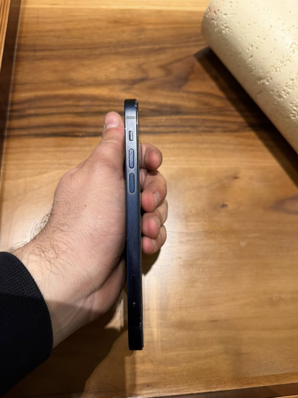 السلام عليكم 
ايفون ١٢ للبيع 
ذاكرة ١٢٨ 
جهاز نظيف 
نسبة النظافة ٨٠٪؜ 
بطارية ٩١  
***********
