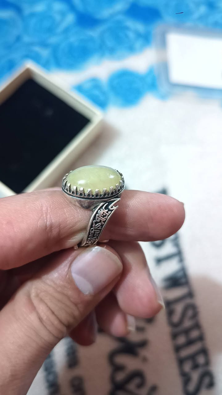 قطع قديمة وثمينه  وصياغة يدوية اغلبة كل قطعه وسعرها  علق ع صوره التريده ويجيك سعر


**إذا كنت صاحب هذا الإعلان وتريد حذفه لأي سبب، رجاءا أرسل رسالة إلى الدعم الفني**