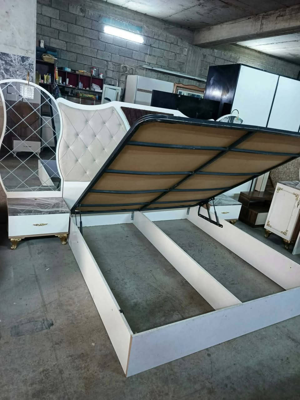 غرفه نوم للبيع السعر 675الشراي يخابر رقم ***********
