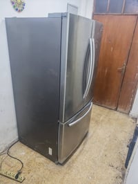 ثلاجة سامسونك هيه ثلاجه هيه مجمده جديده اكبر حجم قفل 500 ليحب يتصل 077...