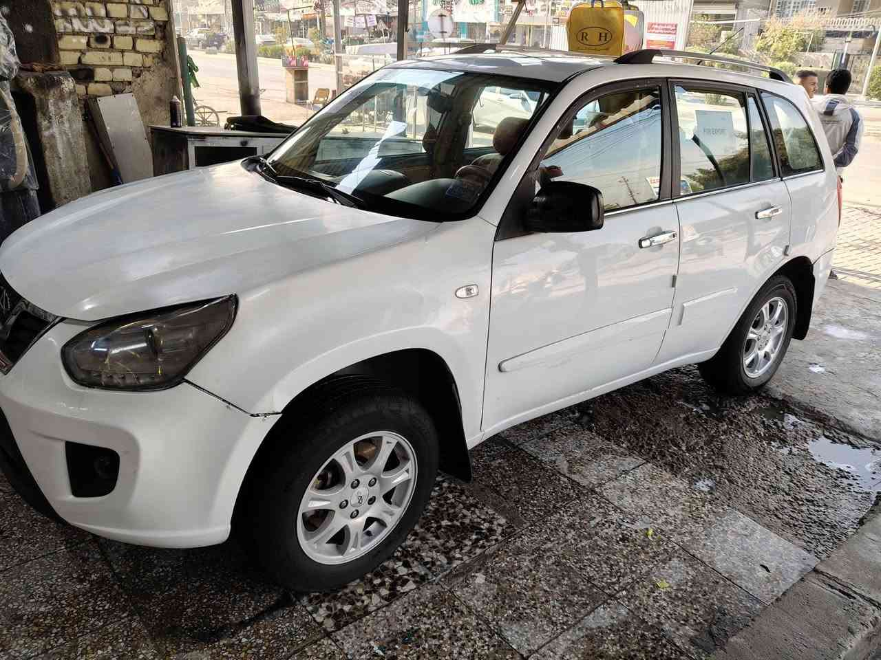 السلام عليكم 
تيكو موديل 2012 رقم بغداد مشروع وطني بسم السياره جاهزه للاخير ومكفوله لا ضربه ولا صبغ كير ومكينه وتبريد خير من الله تخم تاير جديد صدر نضيف السعر 55وبيها مجال قليل العنوان بغداد البياع 
***********
