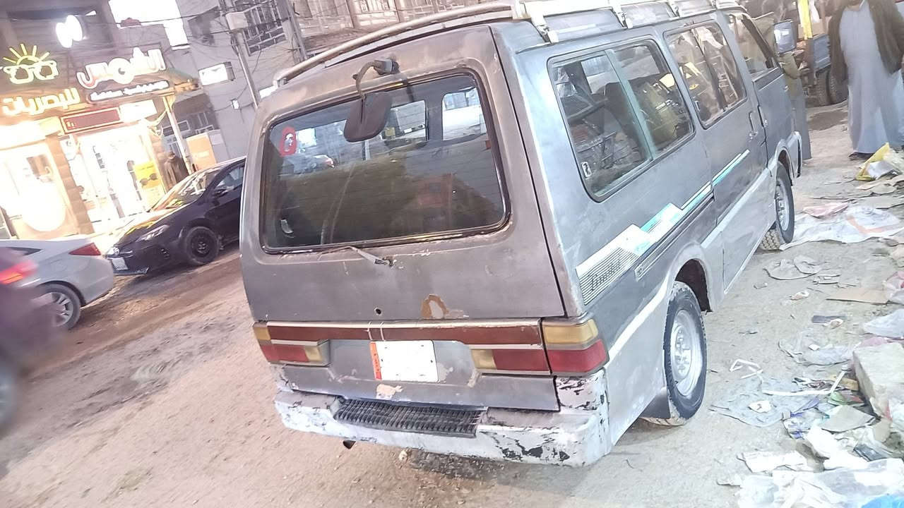 رخصد الدمن بسته للبيع مديل 94 بيها وكاله وراعيها موجود تريد مداور تريد وكاله السياره نضيفه لا خياس ولا ضربه مكينه وكير واكسن جداد حداديه نضيفه شواصي نضاف مكان حله السعر 33 وبيها مجال حك لجيه ***********
