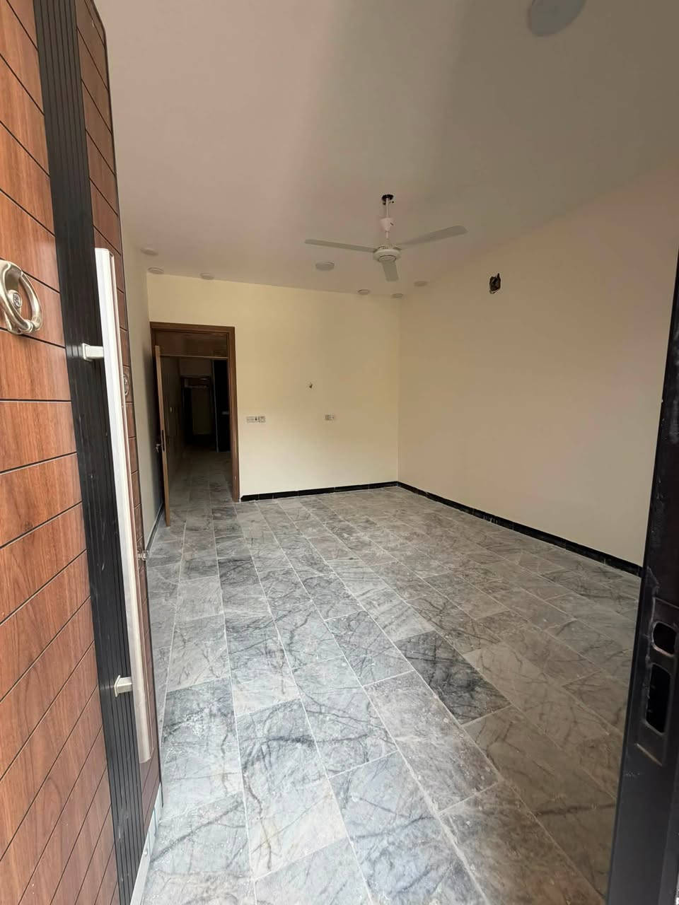 تونات للبيع بمساحة 80 متر 
زيرو بناء سنة 2026 درجة اولى مطابق للمواصفات الحديثة
في منطقة حي العامل محلة 803 
(المربع الذهبي )بالقرب من الجسر 
يحتوى كل بيت ع طابقين وبيتونة
الطابق الاول صالة وحولي وصحيات وغرفة نوم
والطابق الثاني يحتوي ع غرفتين نوم وصحيات 1 
والطابق ثالث بيتونة
للاستفسار الاتصال***********
