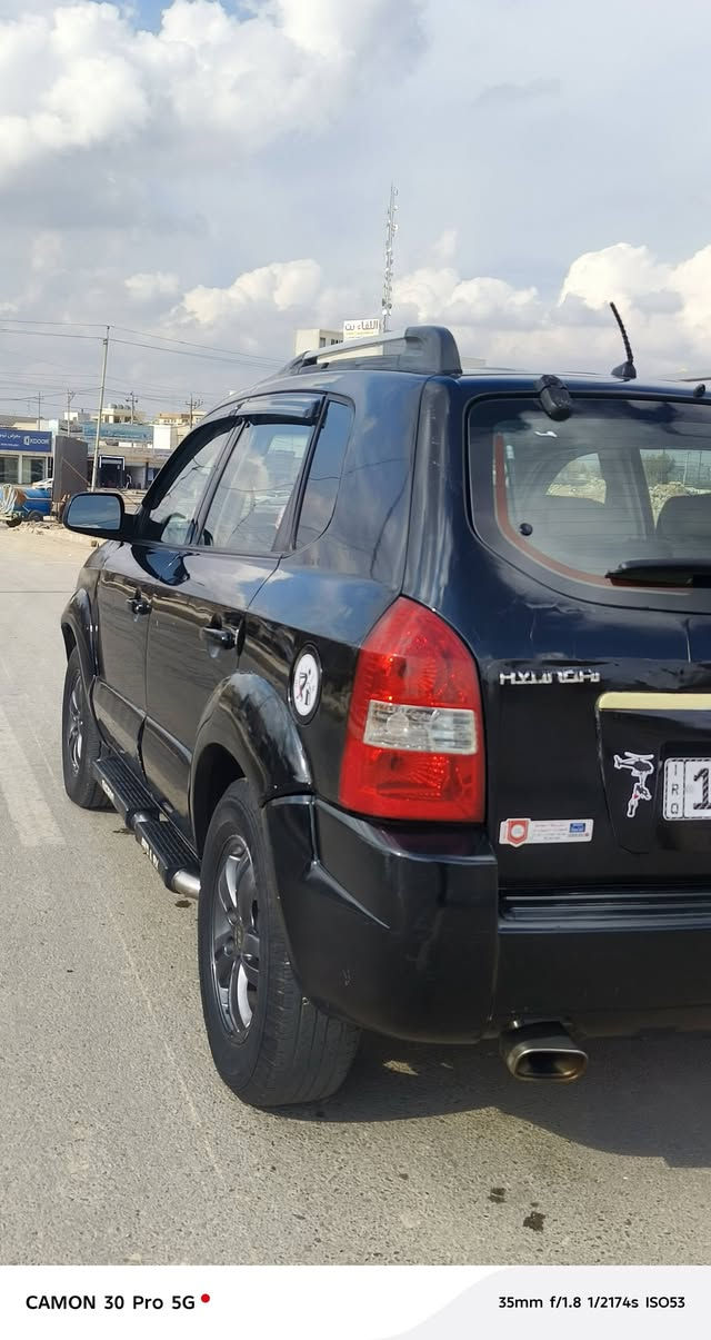 للبيع تكسون 2007 محرك 6 سلندر 2700 شرط والكير والطخم شرط باسمي كابون بانزين بيها صبغ حزام جمالية السعر 80 و بيها مجال للتواصل,
***********
***********
