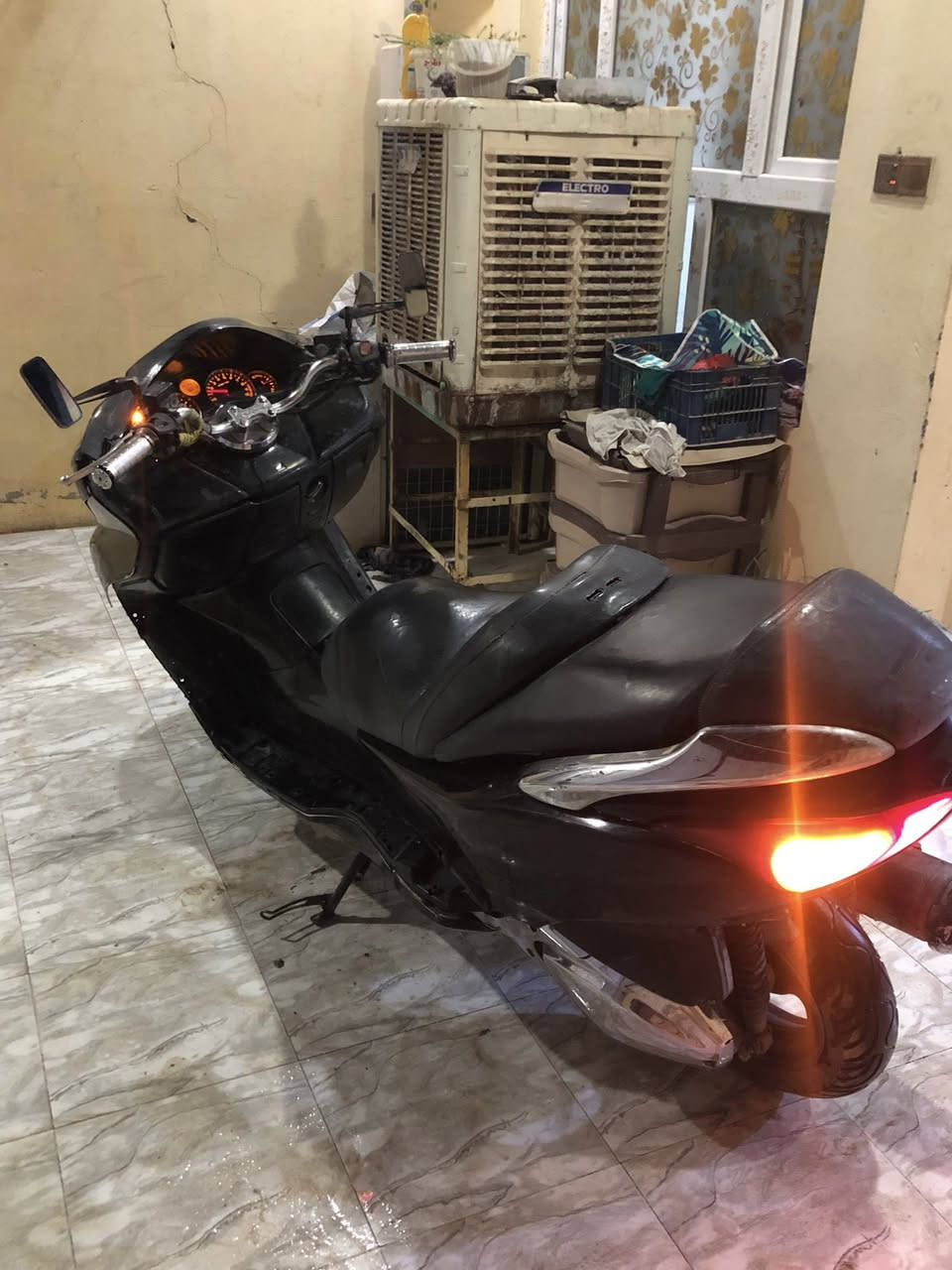 سلام عليكم،فورزا (0.9) 140km للبيع او مراوس بوكسر السعر 550 قفل 
***********
