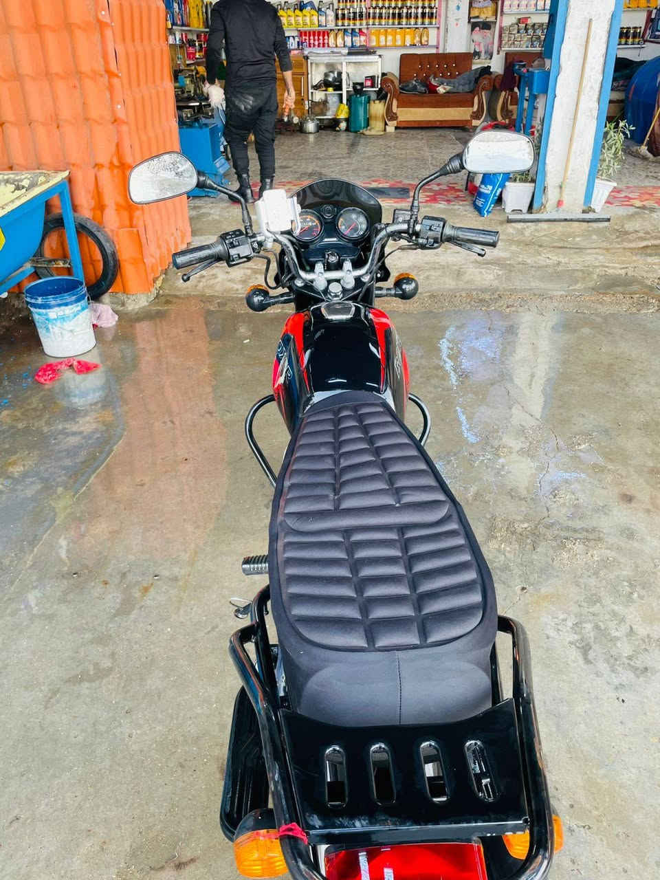 دراجة بوكسر مديل 23 كفاله عامه من كلشي نظافته 100%
اخت زيرو ماشيه 27 ستخدام شخصي 
وراقه سبعه صوليات شرط ترقيم مكاتبه مصطفى بيه سعر1500بيه مجال *********** مكاني بلديات
