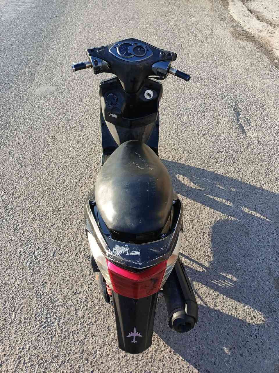 السلام عليكم سكنز فحل للبيع او مراوس بشي مرتب دراجه نوزل مكينه 58 شلعه و معدل دراجه دراجه كلشي ما بيها نقص بس العداد مال سرعه مادري فالته فيش أو عطلان مادري دراجه للبيع او مراوس مكاني بغداد ***********
