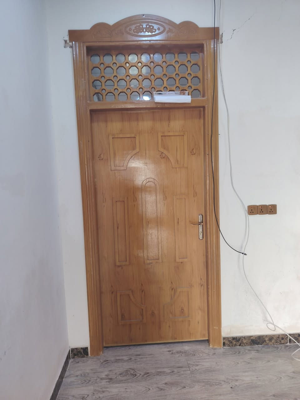 شقه للايجار.  غرفتين مطبخ حمام  صاله كبيره.   تحتوي على  ماء. وكهرباء. وماء. ارو.  ونت ضوئي.    جاهزه. شقه مرتبه..  عنوان حي الجامعه  مقابيل حي الموظفين.  مكان مرتب وهادئ  مطلوب عاىله مرتبه  وزغيره للاستفسار  راسل الصفحه 
او الاتصال على الرقم ***********
