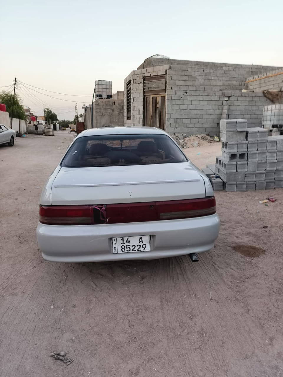 السلام عليكم سيارة كرستة للبيع موديل 1993 مكفولة كص ونقل وضربة مكينة وگير في في تي ثنين ونص جديد رقم انجليزي البصرة بسمي سنوية لي 28 حدادة طخم تاير جديد  كهربائيات كلها شغالة غرفة كاملة توني شادها السعر 44 وبيها مجال مكان السيارة البصرة سفوان رقم صاحب السيارة ***********
