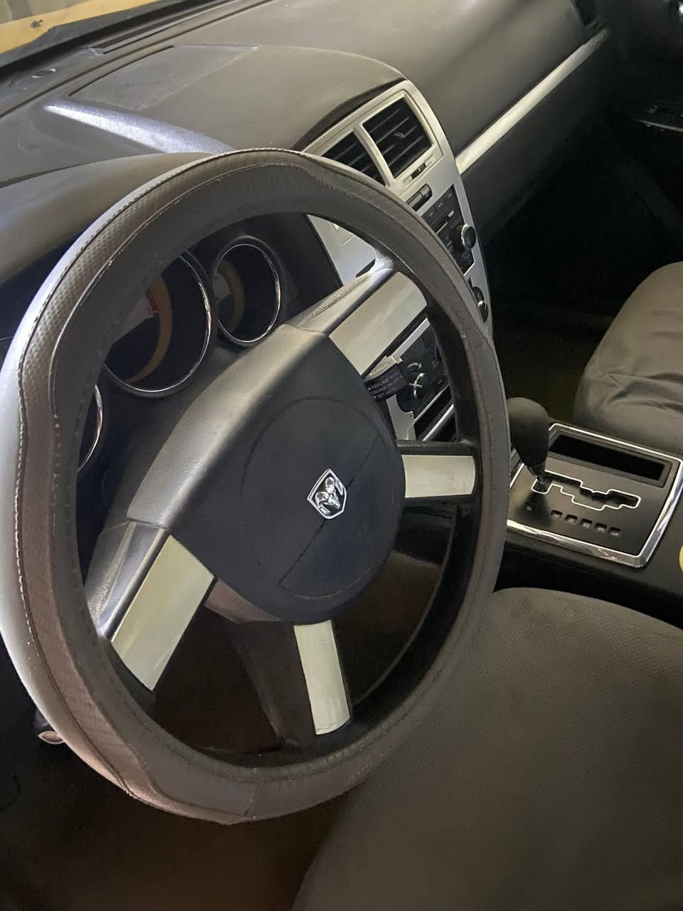 جارجر 2010 محرك كير عربانه كاردن تخم تاير داخل السيارة كله جديد ***********
رقم صدامي انبار
