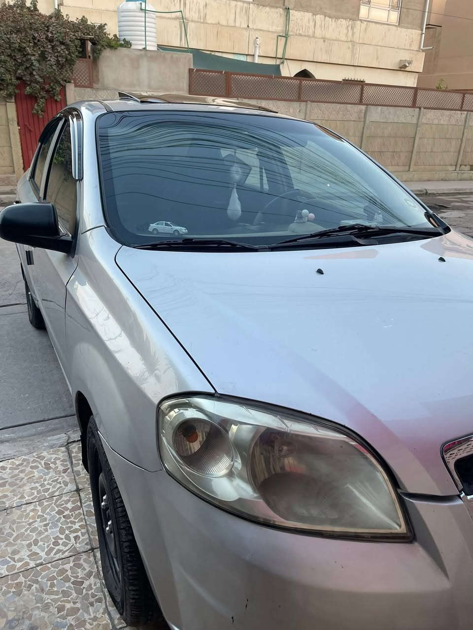 افيو 2009.. اربيل.. دبل.. طخم جديد.. باتري جديد صار 10 ايام من شتريتو.. طخم تايات جديد.. داخل لونين جديد شخط مابي شرط.. شاشه كامره..لايت زينون.. بدون ضرر.. بدون صبغ.. بيها بارد بالجاملق الامامي.. بارد بالباب الخلفي شبر.. باقي شرط.. سياره شغل وامشي جديده.. سعر 68 وتعال ومايكون الا خاطرك طيب... 

***********
