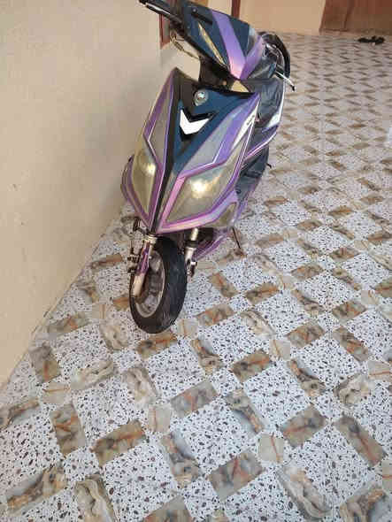 السلام عليكم دراجه سكنس  للبيع السعر ١٥٠ ألف الدراجه شغاله بس عوزها تجفيت كهربائيات كلها شغاله مكاني ناصريه سوق الشيوخ رقمي *********** ومتواجد خاص
