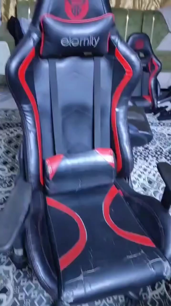 كراسي كيمنك من FANTECH
مثل ما مبين بالفيديو بيها زلوغ بسيطه لكن ما بيه كسر و كله شغال و ثابت
سعر الجديد 200 
للبيع 90 الف الواحد مع توصيل


**إذا كنت صاحب هذا الإعلان وتريد حذفه لأي سبب، رجاءا أرسل رسالة إلى الدعم الفني**