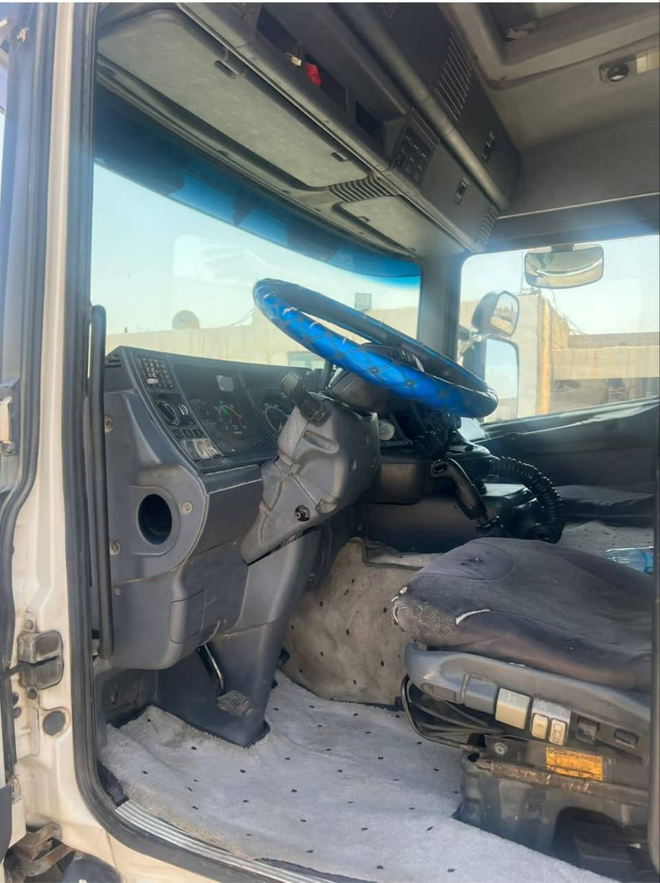 سلام عليكم.  سكانيا للبيع حجم 420 موديل 2005 سحال مزوج سنويه صاقطه رقم شمالي للاستفسار. الاتصال على رقم *********** واتساب.  مكان سيارة ديالئ بعقوبة.  سعره دفترين ونص.  وبيه مجال
