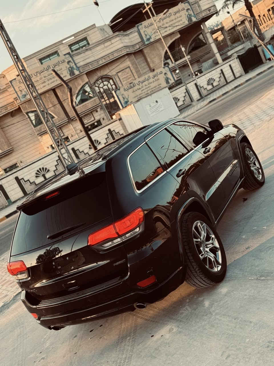 جيب  2014 المرغوب 

 
 موااصفات فوول 1/1… بدون جكات
6 سلندر محرك (3600) . 
عدد المسافة 120
 
 حادث جاملغ وبنيد بدون داخل 
 وجاملغ ثاني ملاوني كلير
صور حادث مرفقه بل منشور

بصمة تشغيل+بصمة أبواب.
تشغيل عن بعد.
أشاره ترحيب. 
فتحة 
كراسي جلد.
كراسي كهرباء. 
مقود كهرباء . 
كراسي تدفئة+تبريد+ ميموري . 
شفتات بلستيرن.
مقود تدفئة.
قطعتين تبريد.
جنطة كهرباء+شفط.
شاشة كبيره
نضام SPORT.
دبع رباعي
نضام eco أقتصادي.
نضام APS.
مانع أنزلاق.
تحكم ستيرن+مثبت سرعة.
نضام صوت متكامل.

رقم بغداد بسمي شخصين 
رقم وسنويه وهزة كله جديد 
هيترات جانبية+أمامي+خلفي.
 + صدر جديد 
وبعد بيهااا هوااي مواصفات
السعر 172
مكاني النجف الاشرف
ل استفسار 0777 987 1520
