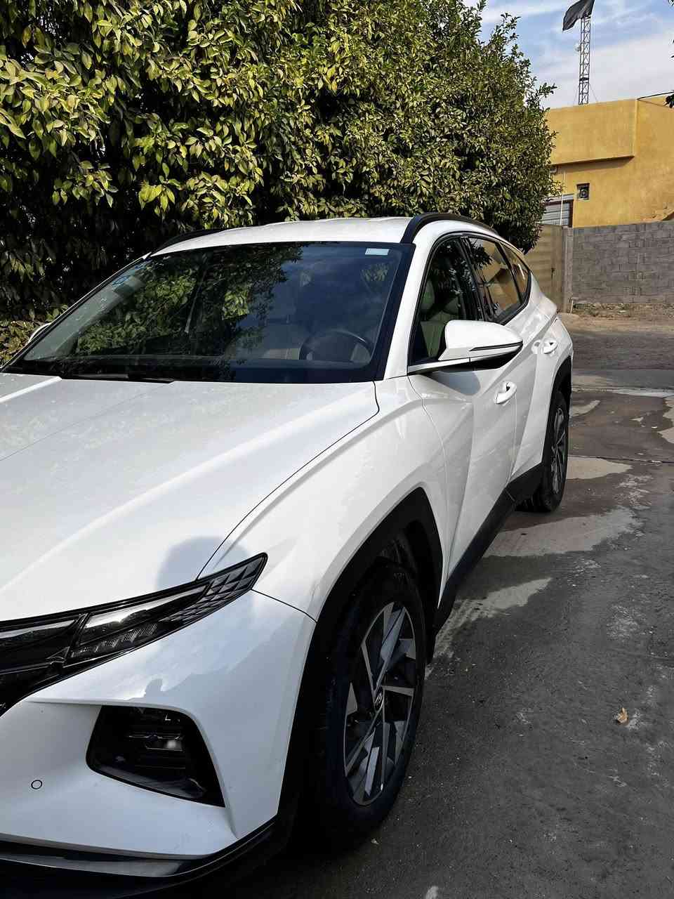 السلام عليكم

توسان 2023 ( خـليـجـي )

ماشية53 الف 

فول مواصفات قمارة حديد 

•المحرك :  دوش 2000

•دخول ذكي

•تشغيل عن بعد 

•تشغيل بصمة

•لايت دوار معه الاستداره 

•مري شفط 

•كشافات 

•شاشة كبيرة 

•حساسات امامية خلفية

داخل مخمل

•تتسع المقصورة ل 5 ركاب 

•مقاعد امامية كهرباء عدد2

•مثبت سرعة  control Cruise 

•أوضاع القيادة Drive Mode ايكو_سبورت_نورمال 

•فول تحكم ستيرن

•هاند بريك بصمة

•نظام مانع الانزلاق 

•أشاير بالمري 

•اوتو هولد

•شحن وايرليس

. مدخلين  USB 

•ستائر ابواب خلفية

•مري كهرباء

•مود درايف

•تبريد امامي خلفي قطعتين

باقي المواصفات المعروفه 

تحويل ثاني يوم
السيارة بيها رصعه خفيفه بالبنيد و الجاماغ الايسر
السعر ٢١٠ وبيها مجال للشراي  
مكان بغداد اليوسفية 

***********
