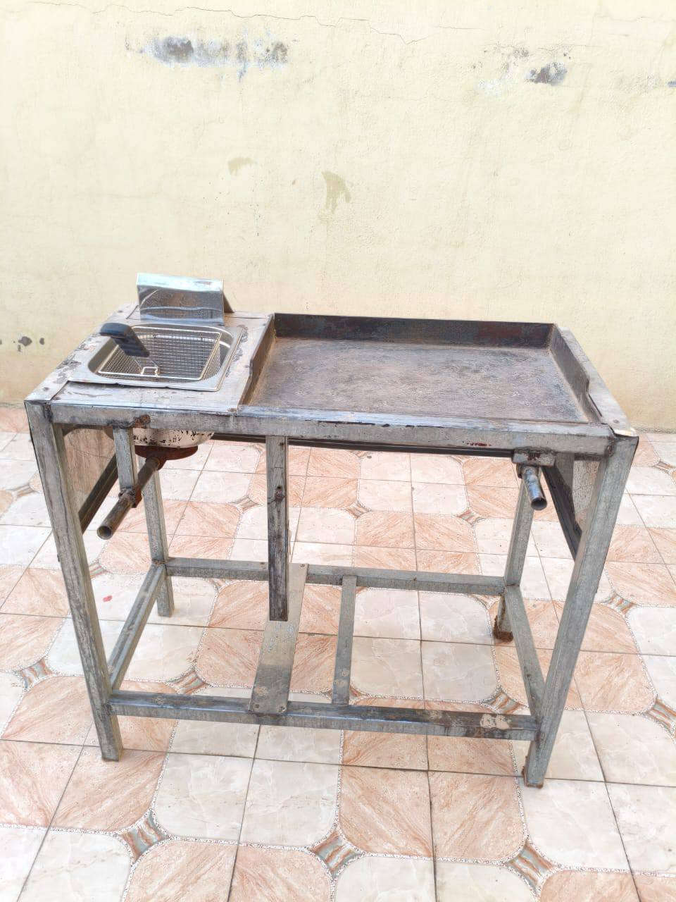 سلام عليكم شوايه همبركر وفنكر للبيع الاتصال على رقم *********** متوفر واتساب
