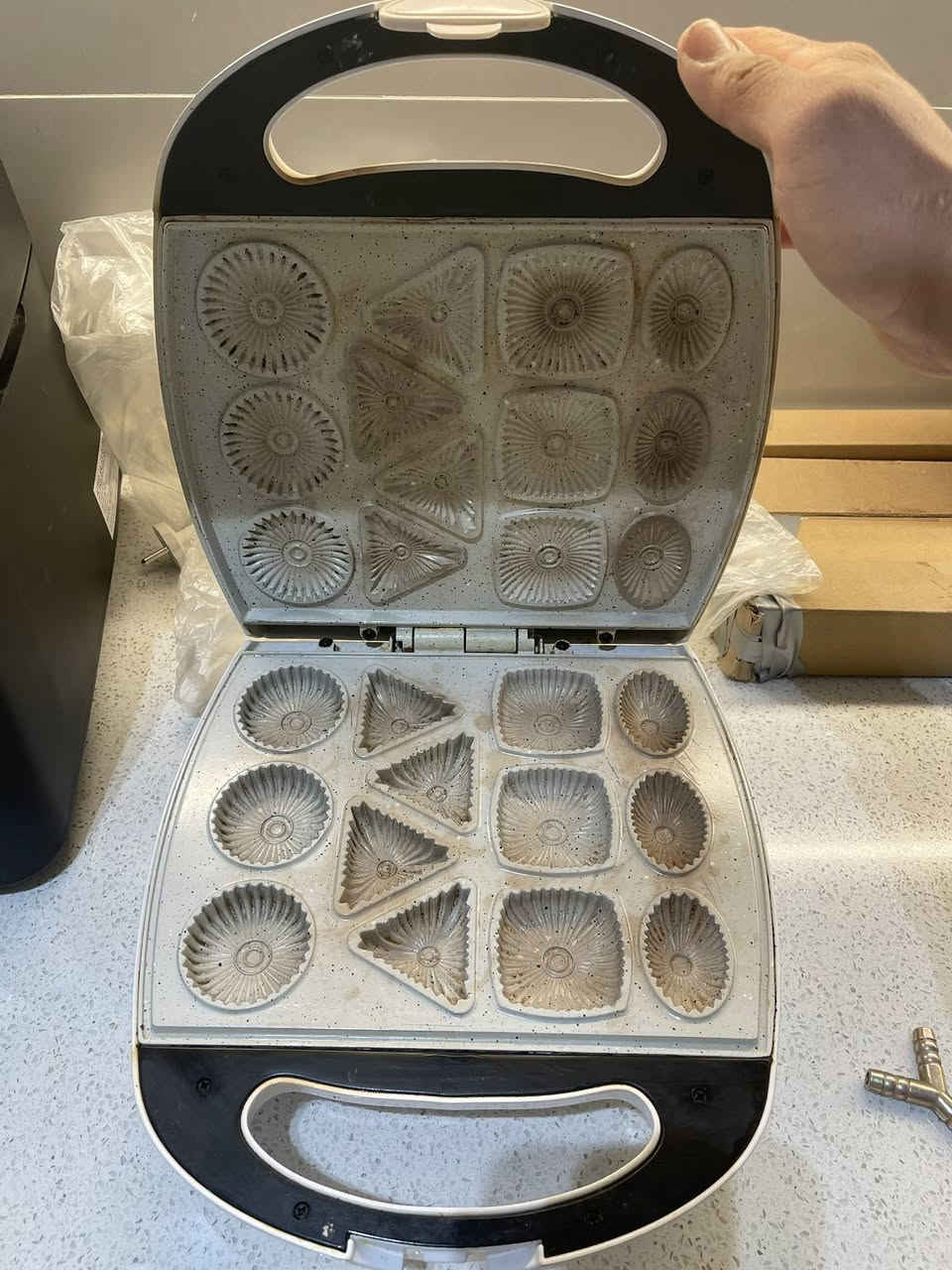 قلايه للبيع +قالب كليجه
القلايه باله اصليه مظيفه كلش ب40 
وقالب الكليجه ب10


**إذا كنت صاحب هذا الإعلان وتريد حذفه لأي سبب، رجاءا أرسل رسالة إلى الدعم الفني**