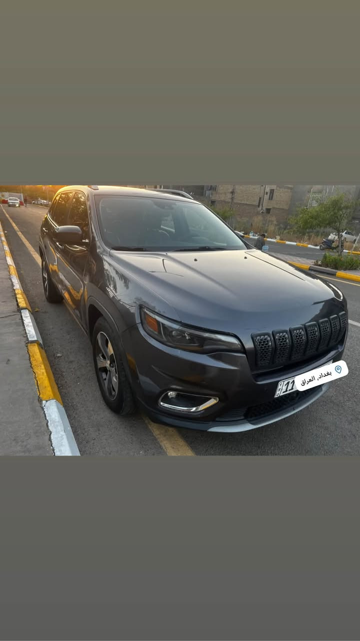 السلام عليكم جيب شيروكي بزون 2019
مواصفات لمتدد فول واحد على واحد 
عده الفتحه
_رقم بغداد الدولي بأسمي 
-- ملاحطة المكينه بيها تبخير ومرات تخربط وترجع طبيعيه
- مكينه اربعة سلندر 2000 تيربو -
- ⁠كير ماوس 4 وضعيات قياده للسياره 
_بصمة تشغيل 
_بصمة أبواب 
_تشغيل عن بعد
_جنطة كهرباء 
_سايد بريك بصمة 
_شاشة كبيرة 
_تبريد قطعتين ثلج
_كشن السايق والعبري كهرباء 
_توقف ذاتي
_كشنات امامية تدفئة تبريد
_تدفئة استريت 
_تدفئة بالمري
_مثبت سرعة 
_كامرة خلفية دوارة 
_تحكم ستيرن كامل
_لايت زنوت بلادي عالي ناصي 
_حدادية وسط
_ رادرات امام جانبي مري
_ حساس خلفي توقف ذاتي 
_ فور ويل 
السعر 105 وبيها مجال للطيبين
مكان السياره بغداد الكرخ


**إذا كنت صاحب هذا الإعلان وتريد حذفه لأي سبب، رجاءا أرسل رسالة إلى الدعم الفني**