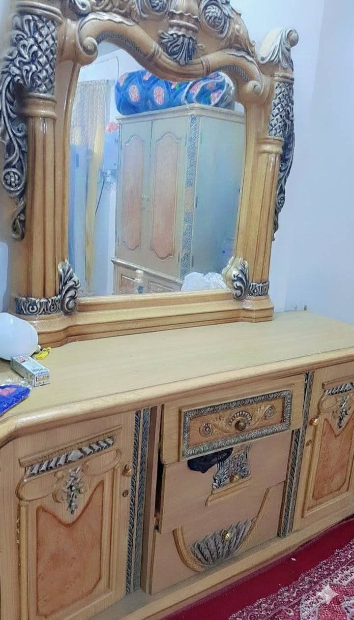 غرفة اخشاب للبيع تركية السعر مليون وبيهة مجال المكان ابو غريب.... ***********
