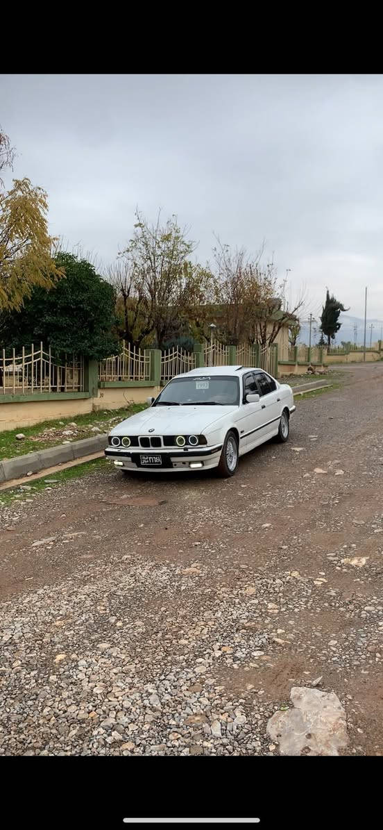 ماشالا لەمالی هەموولایک /بیئم 520iگیرحادئی  ئەرمووئەوەلایتوهەزەوخرامەبەشەرت /سەیارەکە داحمولئیدرانی نیە قەترەسبوخی نیە مۆدئیل ٩٢سلایت دووجام کارەبائی قفلکارەبای هەمومەزبوتە کیجی بەنزین کیلۆمەترهەمووئیش دەکات  مەرکەزی ئەی بی ئیس تەبریت ساردگەرم بەشەرت گیرومەکینە بەشەرتی 100فیتەر  سەیارەکەلەسەردەقی بیلادئی ماوەتەوە _ژم ***********
