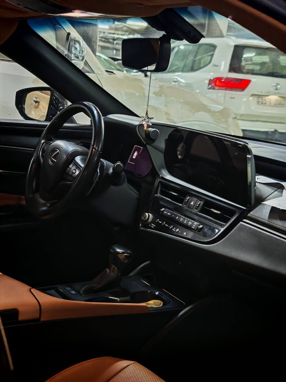 السلام عليكم
للبيع بسعر مناسب جداً 
لكزس 2023 300es
ماشية 39٫000 km
السيارة كلين تايتل مابيها قطرة صبغ
السعر 26 مليون وبيها مجال بسيط للطيبين

للتواصل *********** 
متواجد كل الأوقات تحياتي
