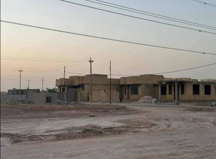 سلام عليكم ورحمه الله توجد الدينا قطع اراضي للبيع اسعار مناسبه جدا 200متر300متر400متر600متر1000متر مع دوانم وبيوت هياكل وبيوت جاهزه السكن مع كافه الخدمات كهرباء وماء وشوارع 15متر و10متر سبيس ومدرسه حديثه ومولد انبيريه طريق ناصرية سيددخيل قرب شريكه نفط ذي قار وعلوه الخضار منطقه الخميسات الاستفسار اتصل على الرقم التالي ***********
