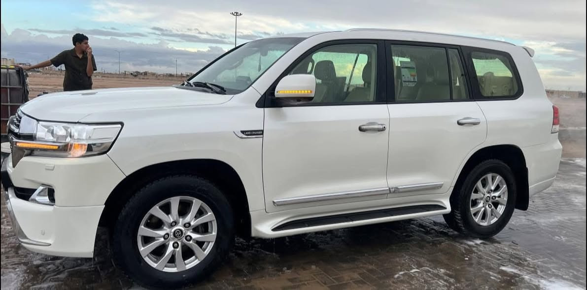 سلام عليكم تويوتا لاندكروز 2017

ماشيه حقيقي 110 سياره كلش جديده 
***********
