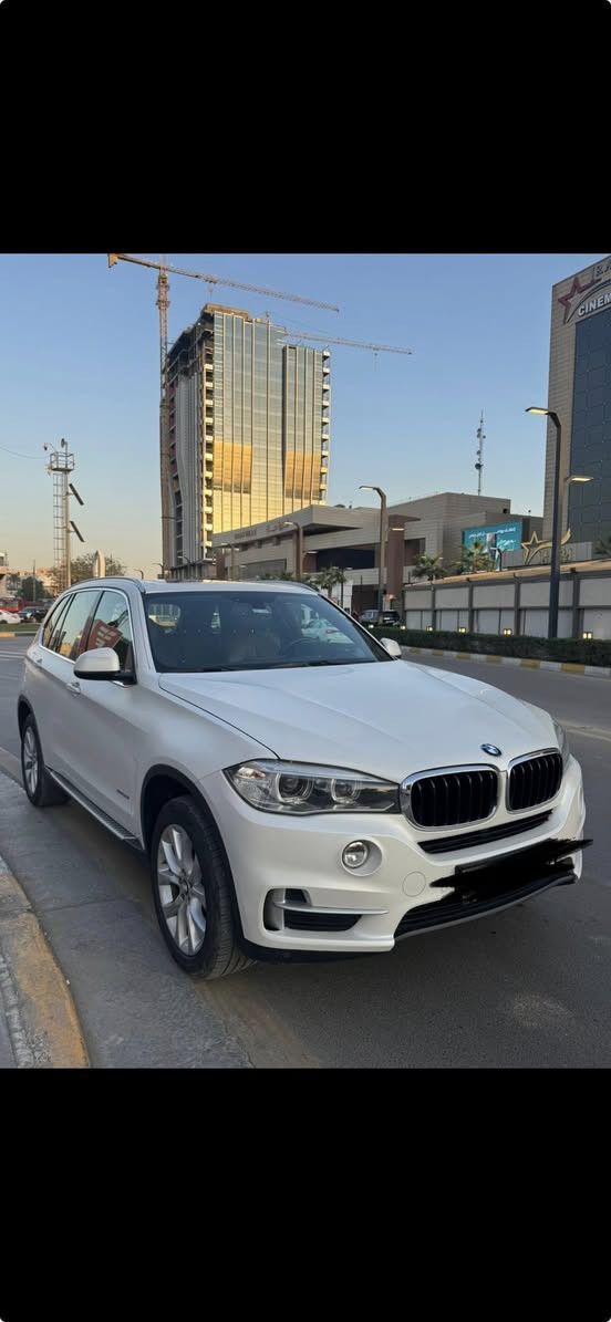 السلام عليكم
سيارة BMW X5 موديل 2016 وكالة العروش.

خالية من أي مشاكل وجميع الصيانة والتصليح في الشركة حصرا.

السيارة بدون صبغ, فقط دعاميات 7 راكب   مفاتيح عدد2بدون ضرر والسيارة مغلفة كلها PPF طافي ظمان 10 سنوات.

رقم أربيل الحديث وجاهزة للتحويل بأسم المشتري.

مكان السيارة في بغداد \ العرصات 

السعر: 255 $ ورقه وبيها مجال بسيط 

رقم التواصل:***********
