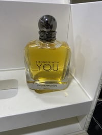 عطر ارماني سترونكر وذ يو للبيع مستخدم رشات  سعرة ١٠٠ الف  علماً سعره ١...