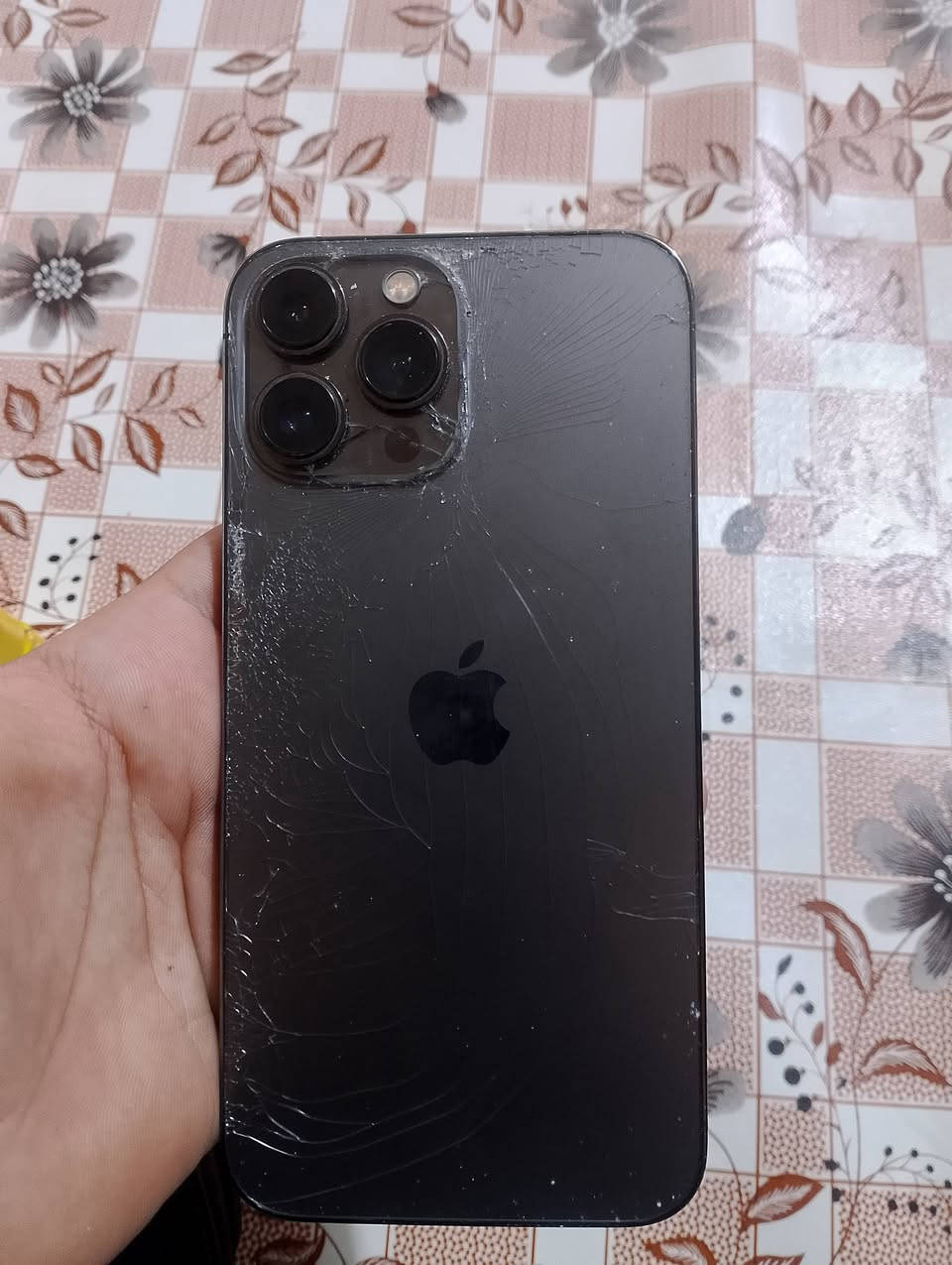 السلام عليكم ايباد 13 برو ماكس الجهاز نظيف 
الجهاز ما مفتوح 
كرتونه موجوده ملحقاته كامله 
ذاكرته 128 
الجهاز 600 وبي مجال 
***********
