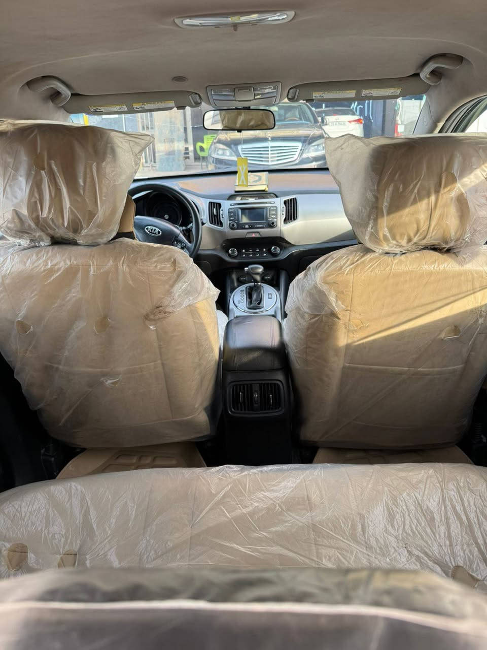 سلام عليكم للبيع  سبورتج موديل ٢٠١٥ وارد امريكي بيها جاملق والبنيد صبق وبيها سونار جديد ماشية ١٠٠ الف سيارة نضيفة مال جناي   تخم تاير. صدر امامي خلفي جديد .منضومة كاملة مال تبريد جديدة   بسمي رقم بغداد مميز. سعرها  ١٣٠ ورقة وبيهامجال بسيط حك الجية المكان واسط الصويرة  ***********
