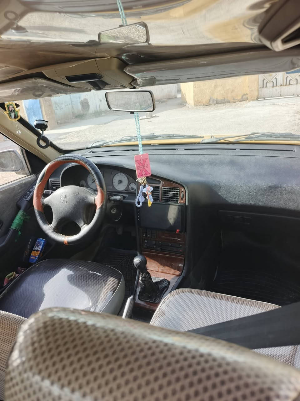 بيجو بارص 2015 سياره حلوه بسمي تحويل ثاني يوم مصفره هيئه وغرامات تجي تشوف وتقتنع وبخدمتك
السعر 50 وبيها مجال حك الجيه  
***********
