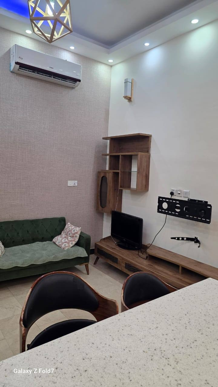 بيت للايجار 

الموقع /حي المتنبي بضهر مول بابيلون 

المساحه/100م
واجه 7.5 

المواصفات 
3طوابق 
3غرف نوم 
4حمام
صاله
مطبخ
كراج 
موثث بالكامل من كل النواحي

سعر الأيجار/2,000$
الدفع مقدم 6 اشهر 

الواجهة/***********
#بيت 
#ايجار
