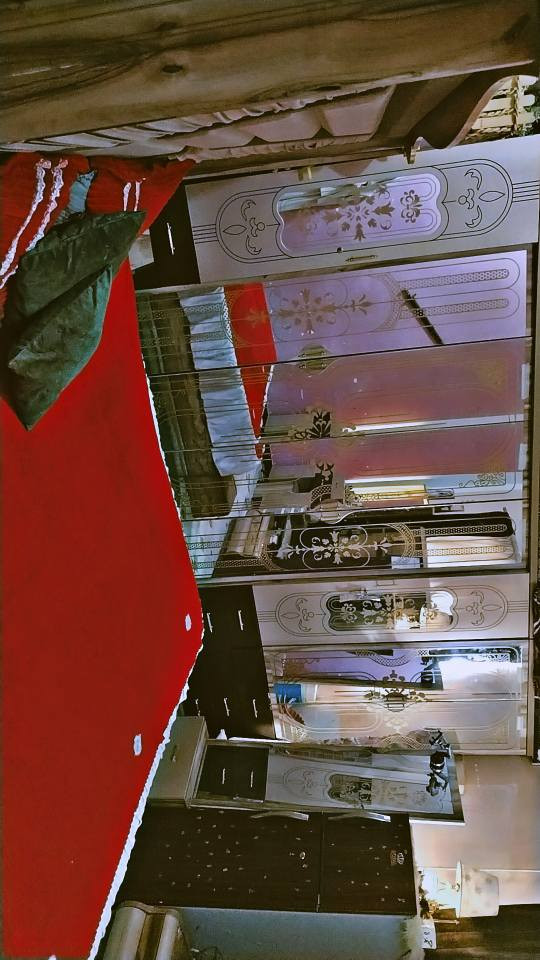 السلام عليكم غرفه نظيفه جديدة كلش ستعمال قليل 11 قطعه وياهه ميز شاشه تفصال ما صار هواي ماخذيهه مكانهه السماوه السعر بلاش 900 تصال او واتساب ***********
