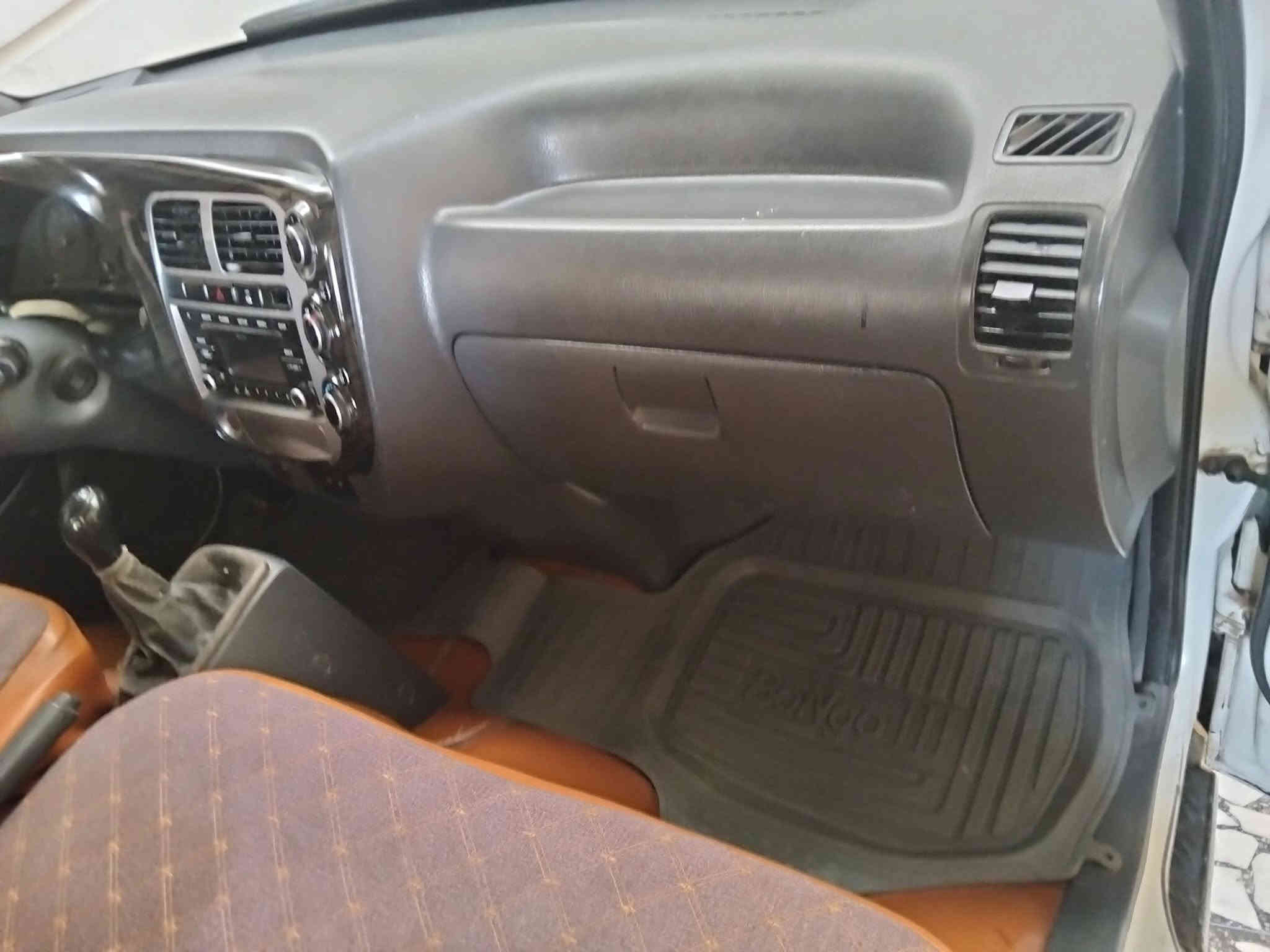 السلام عليكم كيا لبيع موديل 2018رقم واسط دولي 
مكينة جديده لا صرف ولا بخار ولا تنقيص وكير ومكينه واكسل وشاصي ورقم شاصي كل مكفول شرط تخم تاير جديد صدر امامي خلفي جديد محجر حلو السياره جاهز لشغل العنوان بغداد البلديات السعر 113وبيه مجال بسيط الرقم ***********
