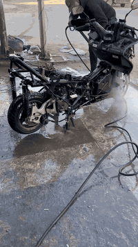 السلام عليكم فورزهه (06) نظافهه فول مال جناي مو بياع شراي كل فترهه اسويلها ادامه كامله وتصوير كدامكم وجه بومه كفرات نظافه (80%) مكينه لا تبخير لا تنقيص لا نضوح ولا حماوهه مي راديتر كله اخضرر 
عليها برمچه كامله يعني دراجهه مرتبهه حيل 

 كيچات كلها شغاله كهربائيات شغاله 
عليها صالنصهه رياضي فول صوتها 
نقصها فقط بنز خلفي الي بيها بعده بحيله يمشيك عادي بس للامانه اذكرهه ولو هوه ميعتبر عطل اساسي 
المهم الدراجه للبيع مكاني بغداد حي اور سعرهاا 
(680) وبيها مجالل للشرايي 
***********
