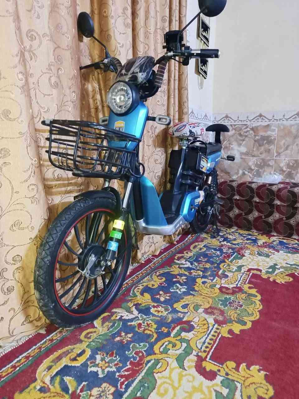 السلام عليكم دراجه للبيع الدراجه كل النقص ما بيها باتريات جدد ما صار لهم شهر المكانه ناصريه شطره الدراجه كامله السعر 430 وبيها مجال رقم التلفون ***********📲📞📞
