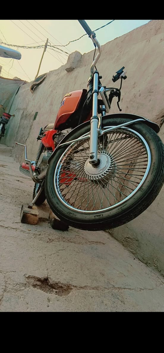 سلام عليكم دراجه البيع كلك سعر 350 بيه مجال قليل مكان نجف رقم *********** بي وتساب
